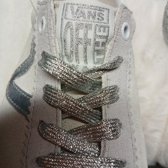NEW Vans Off The Wall Suede Sneakers Silver Accent Women’s Size 7 NWOT - Picture 4 of 12